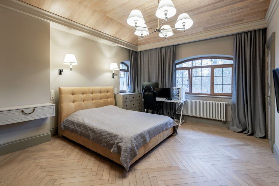 Дом с теннисным кортом в Пламя