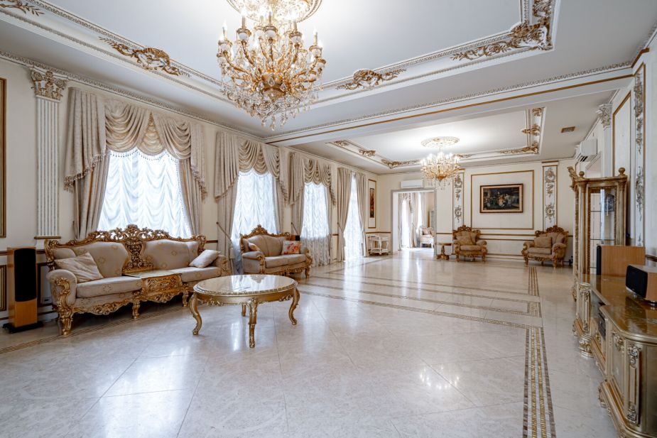 Классический дом в Славково