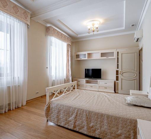 Классический дом в Славково