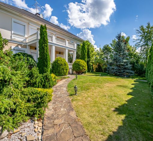 Классический дом в Славково