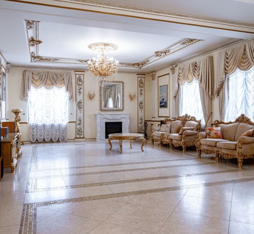 Классический дом в Славково