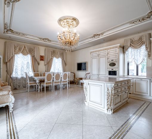 Классический дом в Славково