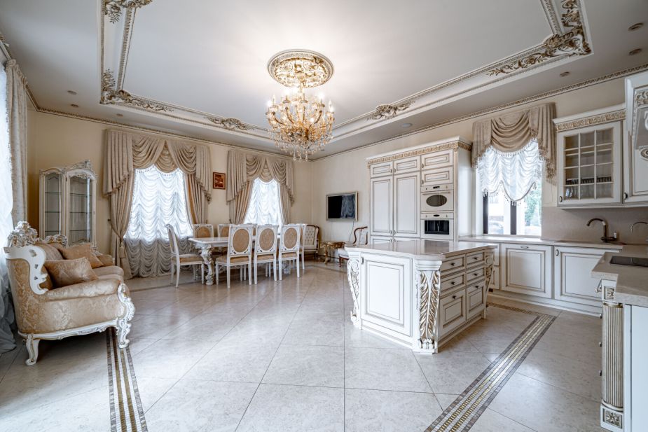 Классический дом в Славково