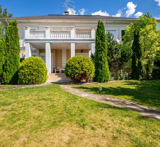 Классический дом в Славково