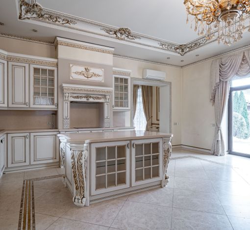 Классический дом в Славково