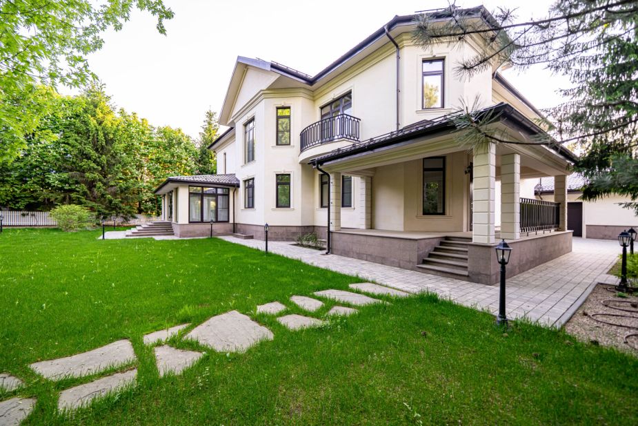 Классический дом в КП Бенилюкс