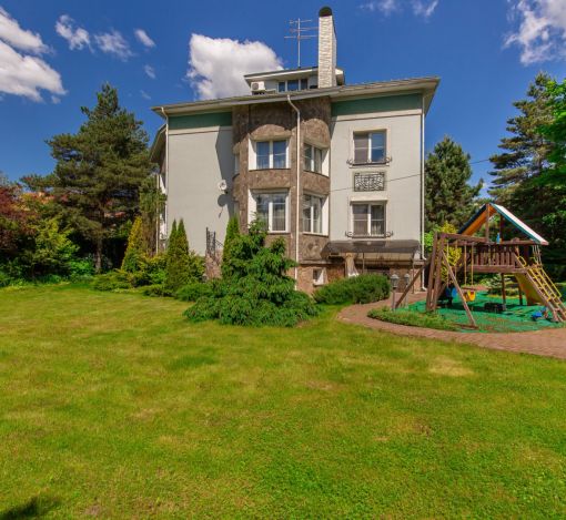 Дом с отделкой в КП Береста