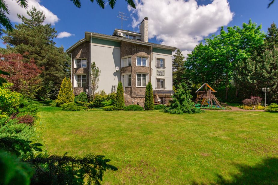 Дом с отделкой в КП Береста