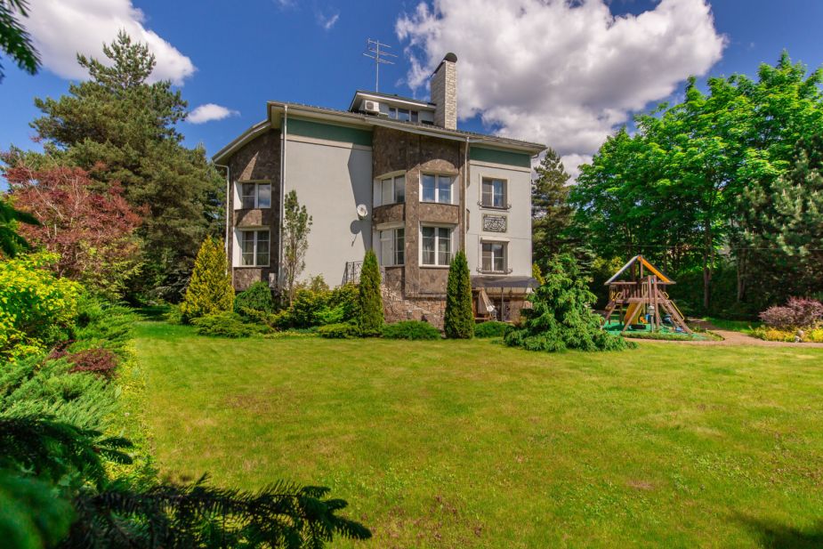 Дом с отделкой в КП Береста