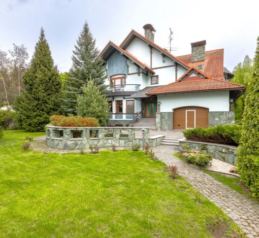 Авторская резиденция у леса