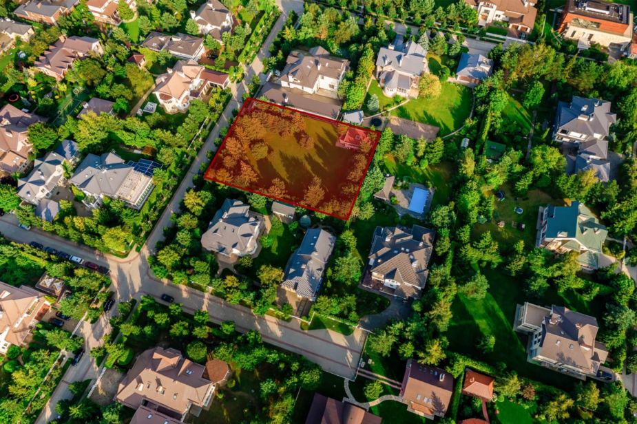 Участок в КП Резиденции Бенилюкс