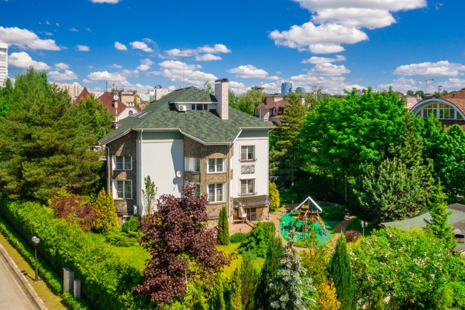 Дом с отделкой в КП Береста