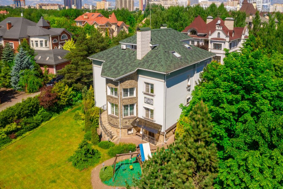 Дом с отделкой в КП Береста