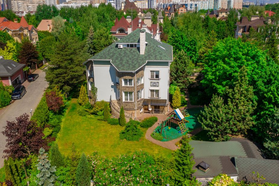 Дом с отделкой в КП Береста