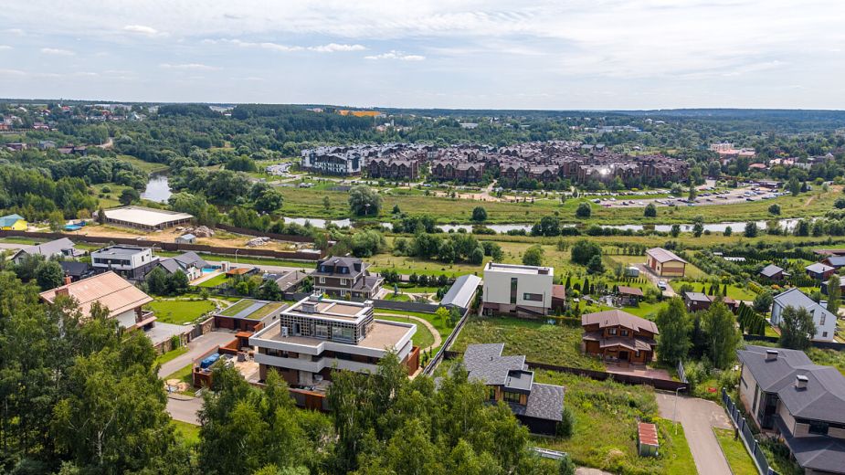 Участок в КП Лес и река