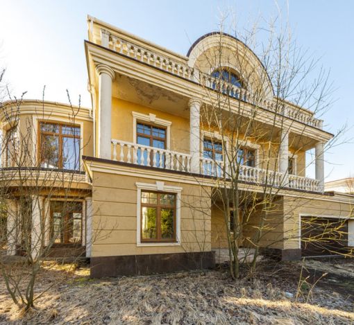 Дом в Новахово со своими соснами