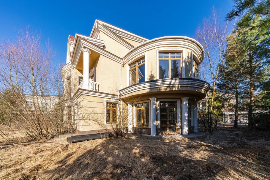 Дом в Новахово со своими соснами