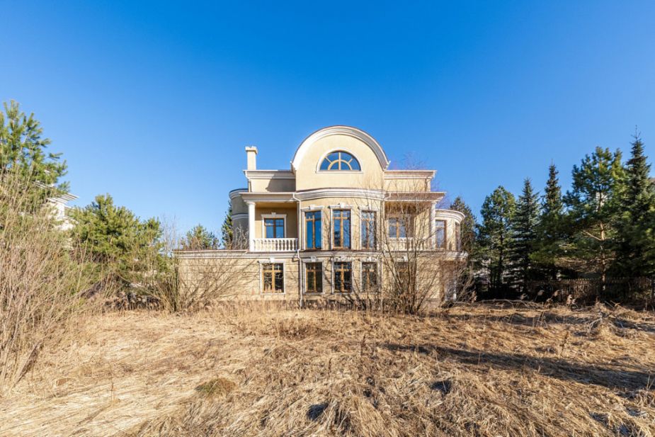 Дом в Новахово со своими соснами