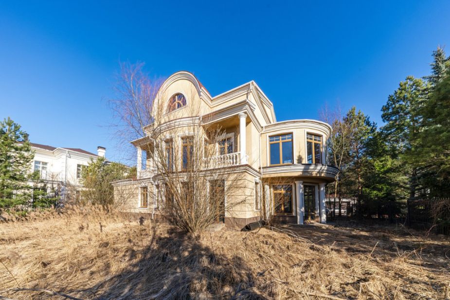 Дом в Новахово со своими соснами