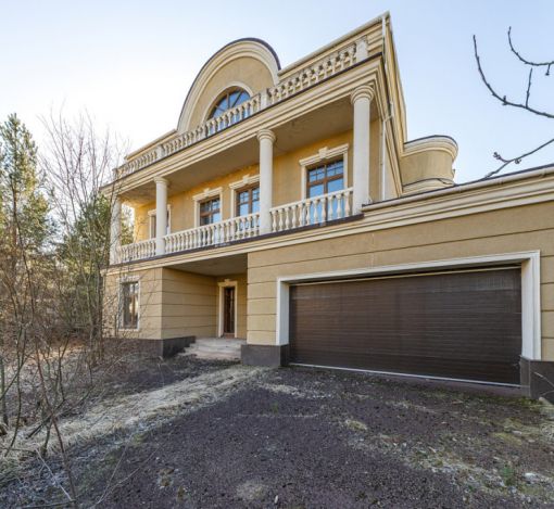 Дом в Новахово со своими соснами