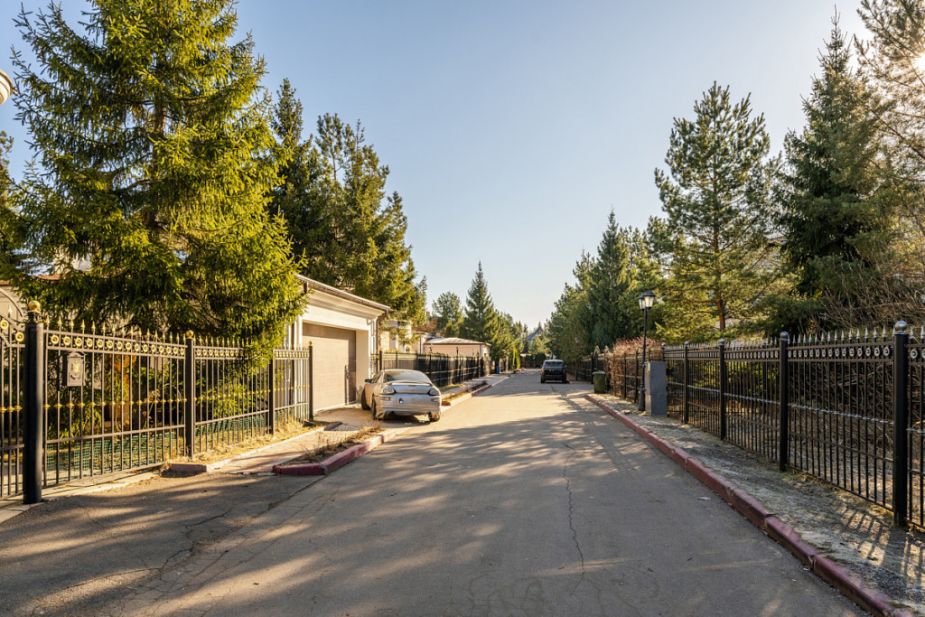 Дом в Новахово со своими соснами