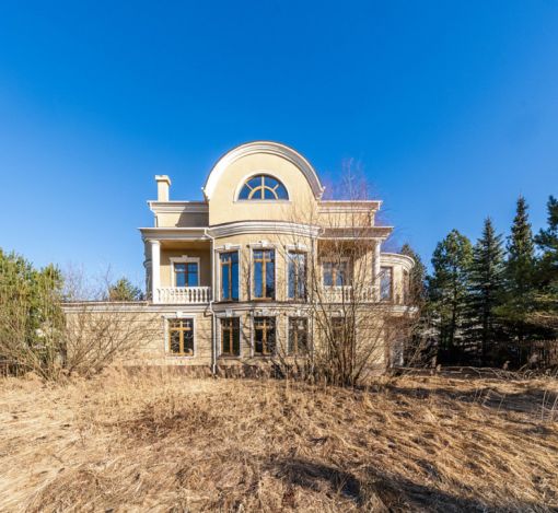 Дом в Новахово со своими соснами