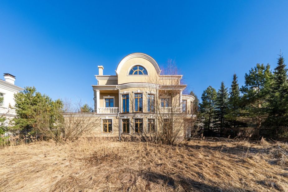 Дом в Новахово со своими соснами