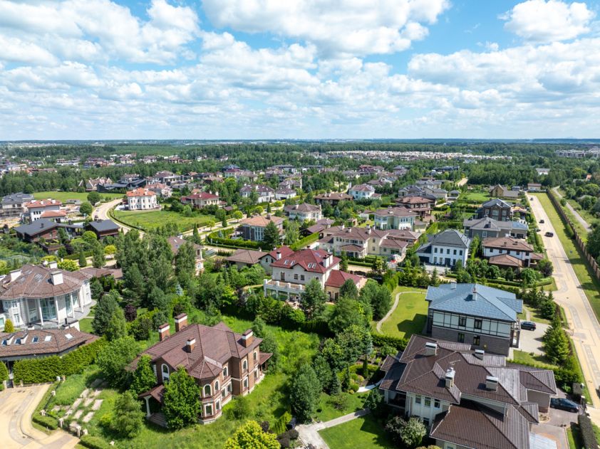 Современный дом в КП Монтевиль