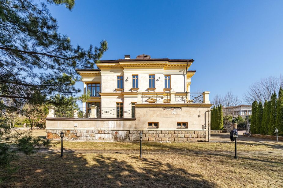 Дом в кп Резиденция Монолит