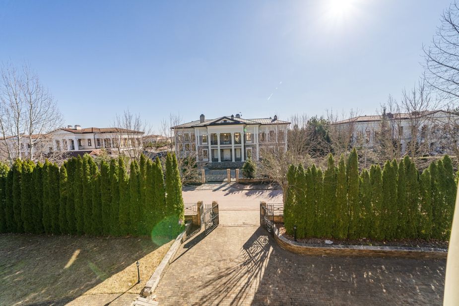 Дом в кп Резиденция Монолит