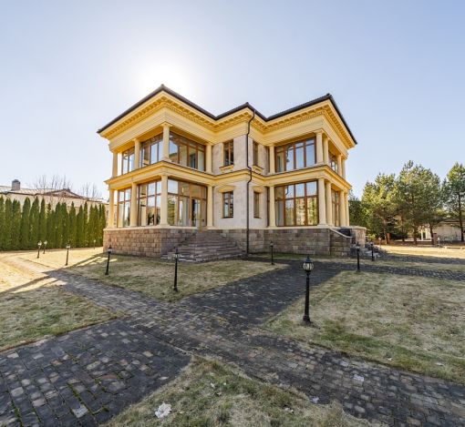 Дом в кп Резиденция Монолит