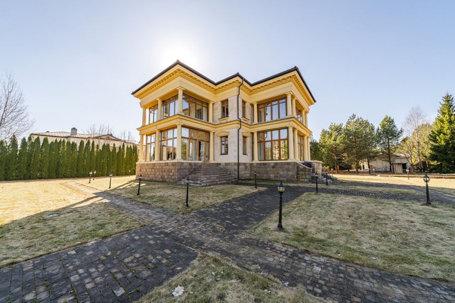 Дом в кп Резиденция Монолит