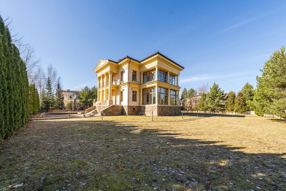 Дом в кп Резиденция Монолит