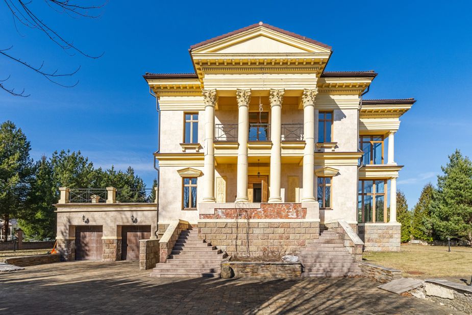 Дом в кп Резиденция Монолит