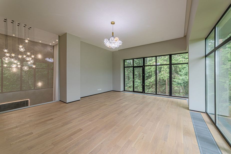 Дом с бассейном в Ренессанс парк