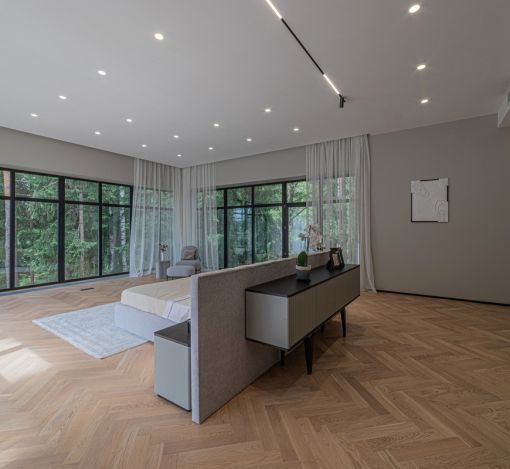 Дом с бассейном в Ренессанс парк