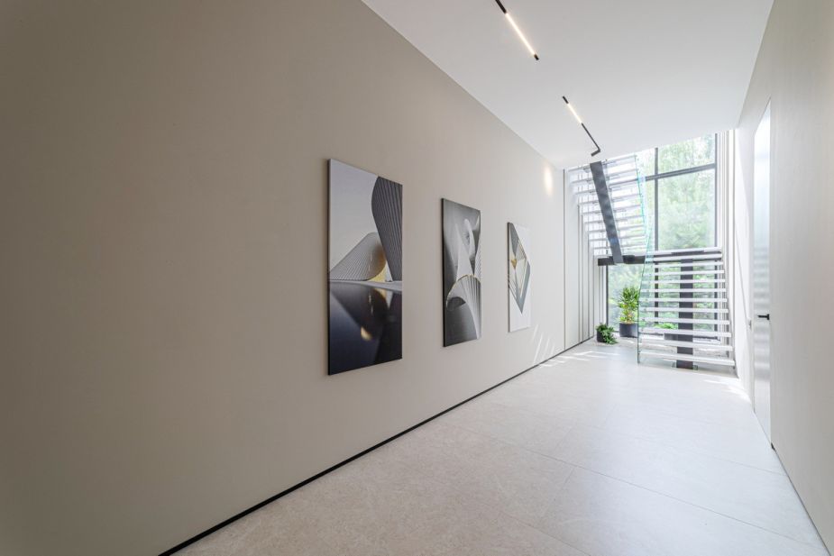 Дом с бассейном в Ренессанс парк