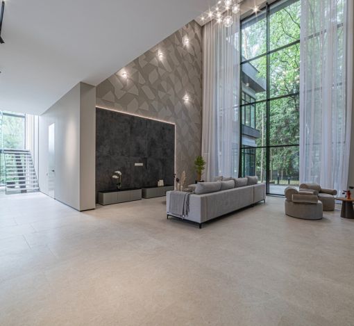 Дом с бассейном в Ренессанс парк