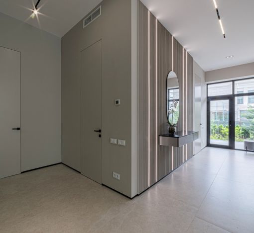 Дом с бассейном в Ренессанс парк