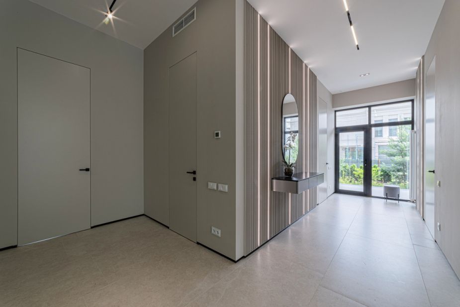 Дом с бассейном в Ренессанс парк