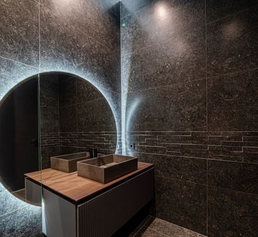 Дом с бассейном в Ренессанс парк