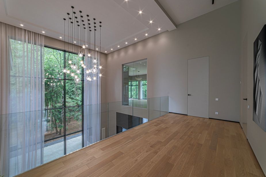 Дом с бассейном в Ренессанс парк