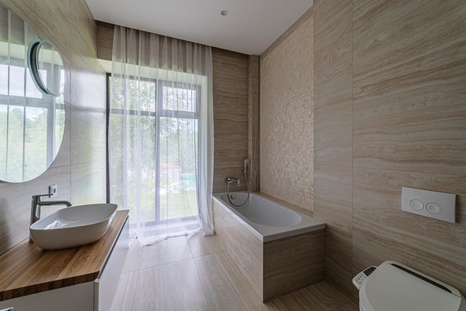 Дом с бассейном в Ренессанс парк