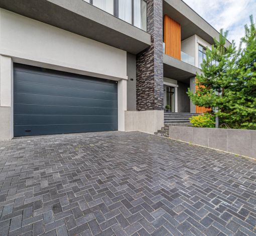 Дом с бассейном в Ренессанс парк