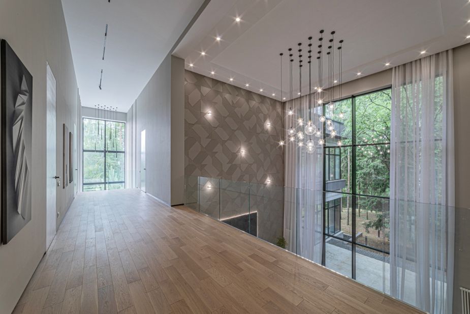 Дом с бассейном в Ренессанс парк