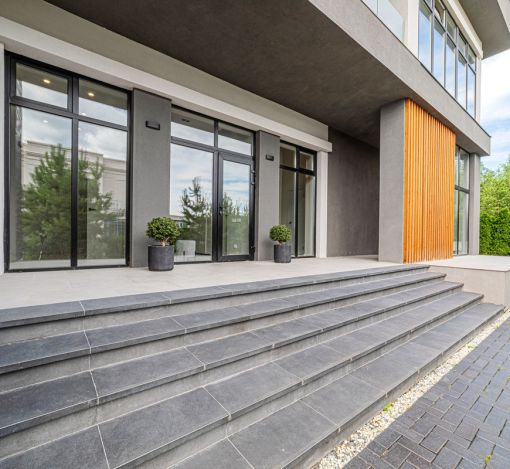 Дом с бассейном в Ренессанс парк