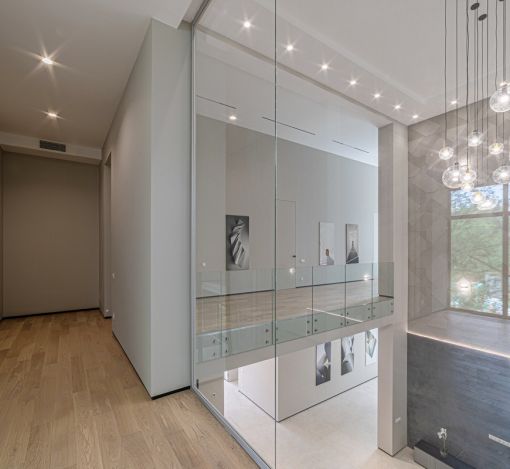 Дом с бассейном в Ренессанс парк