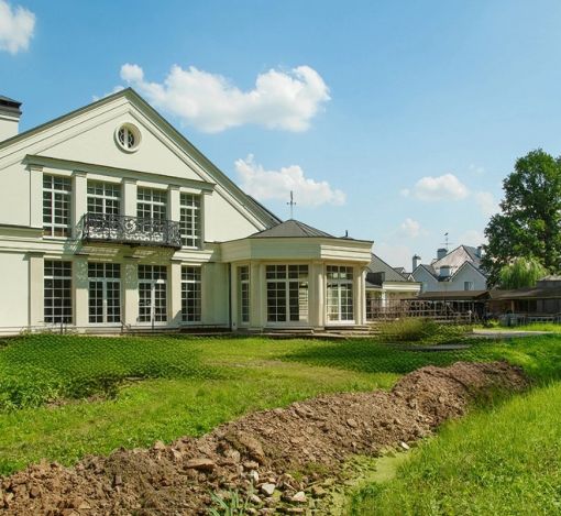 Дом у леса в поселке Риверсайд