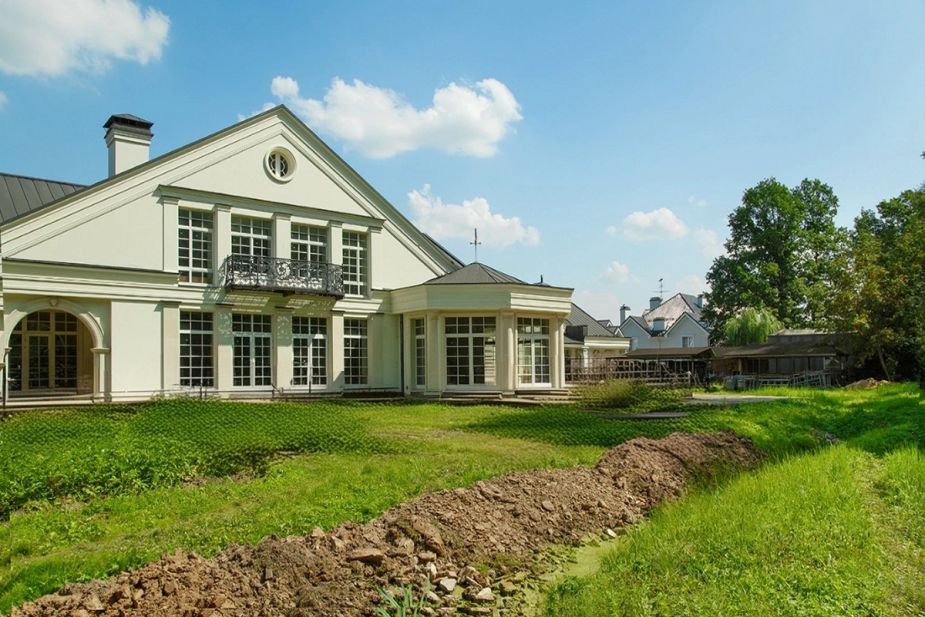 Дом у леса в поселке Риверсайд