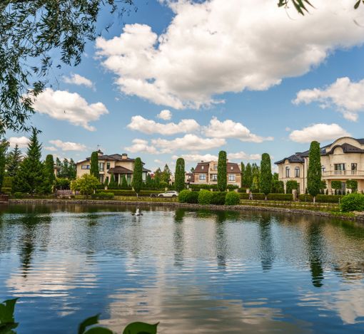 Стильный дом в КП Монтевиль